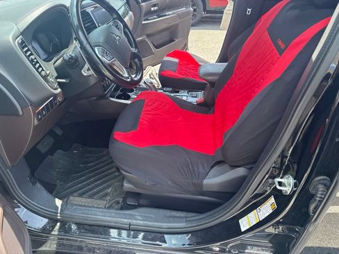 Used 2018 Mitsubishi Outlander GT AWD/4WD image 2