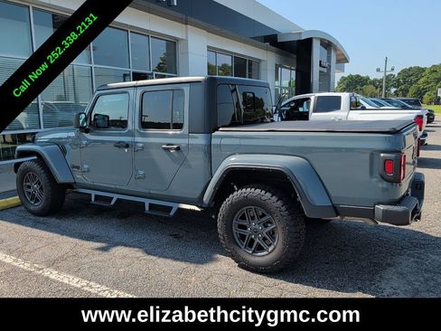 Used 2024 Jeep Gladiator Sport AWD/4WD image 5