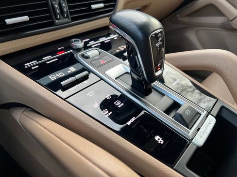 Used 2019 Porsche Cayenne Base AWD 4dr SUV image 35