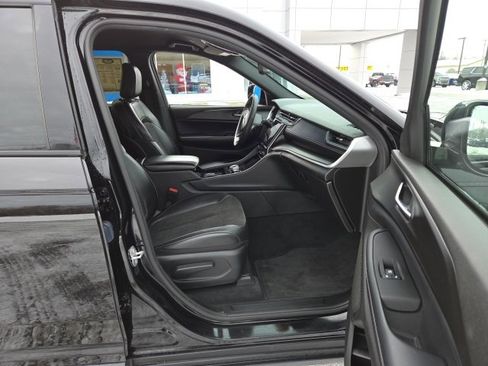 Used 2023 Jeep Grand Cherokee Altitude image 44