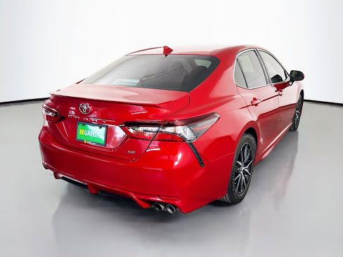 Used 2024 Toyota Camry SE image 10