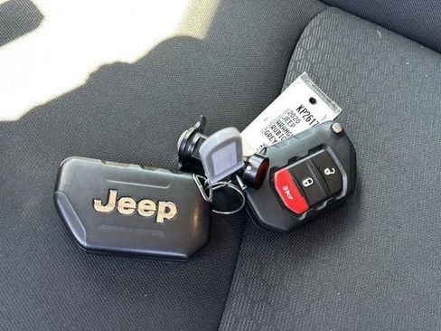 Used 2020 Jeep Wrangler Unlimited Rubicon w/ LED Lighting Group AWD/4WD image 32