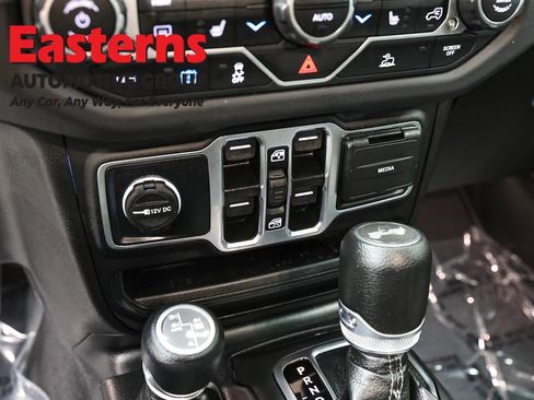Used 2025 Jeep Wrangler Unlimited Sahara AWD/4WD image 21