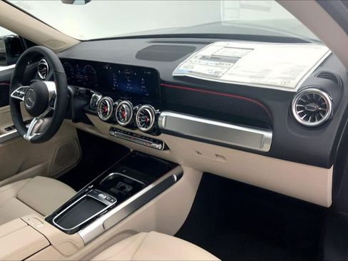 Used 2026 Mercedes-Benz GLB 250 image 11