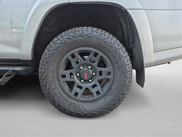 Used 2021 Toyota 4Runner Venture w/ Moonroof Package AWD/4WD image 13