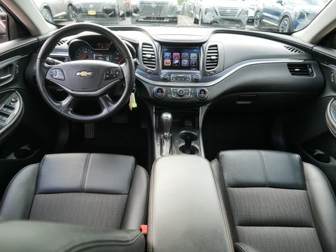 Used 2017 Chevrolet Impala LT w/ Convenience Package FWD image 10