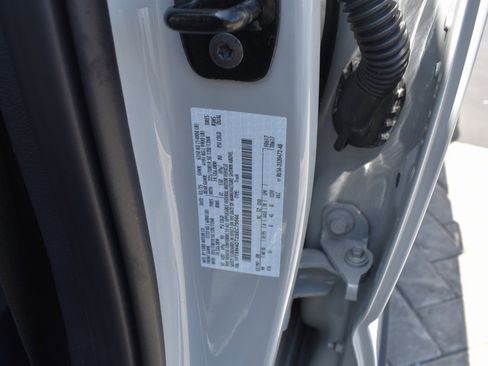 Used 2025 Ford F450 Lariat w/ FX4 Off-Road Package image 38