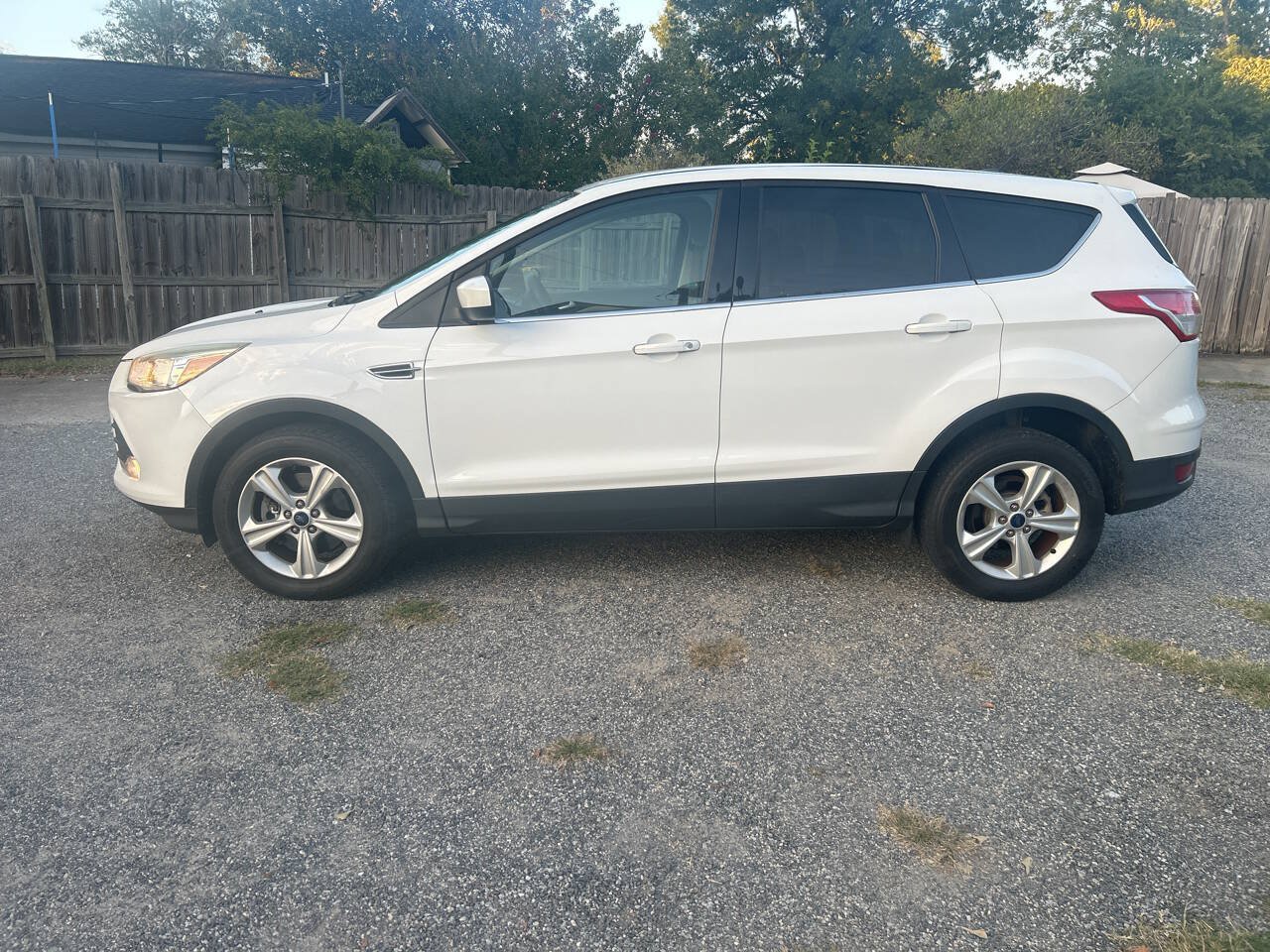 Used 2016 Ford Escape SE AWD/4WD image 3