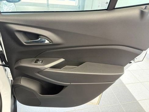 Used 2024 Chevrolet Trax ACTIV w/ Sunroof Package FWD image 10