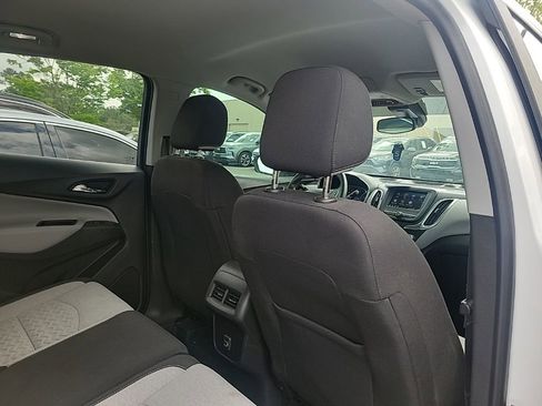 Used 2022 Chevrolet Equinox LS w/ LS Convenience Package image 5