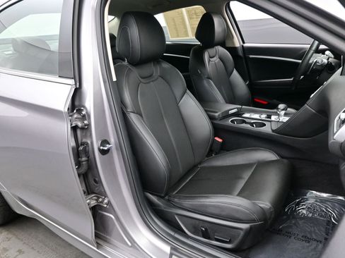 Certified 2024 Genesis G70 2.5T image 15