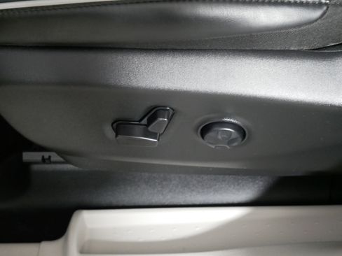 Used 2023 Chrysler Pacifica Limited AWD/4WD image 20