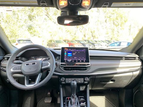 Used 2025 Jeep Compass Trailhawk image 32