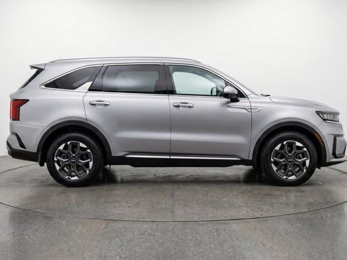 Used 2024 Kia Sorento S AWD/4WD image 11