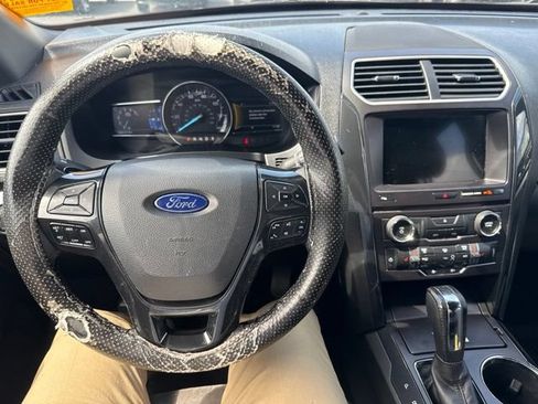 Used 2017 Ford Explorer XLT FWD image 8