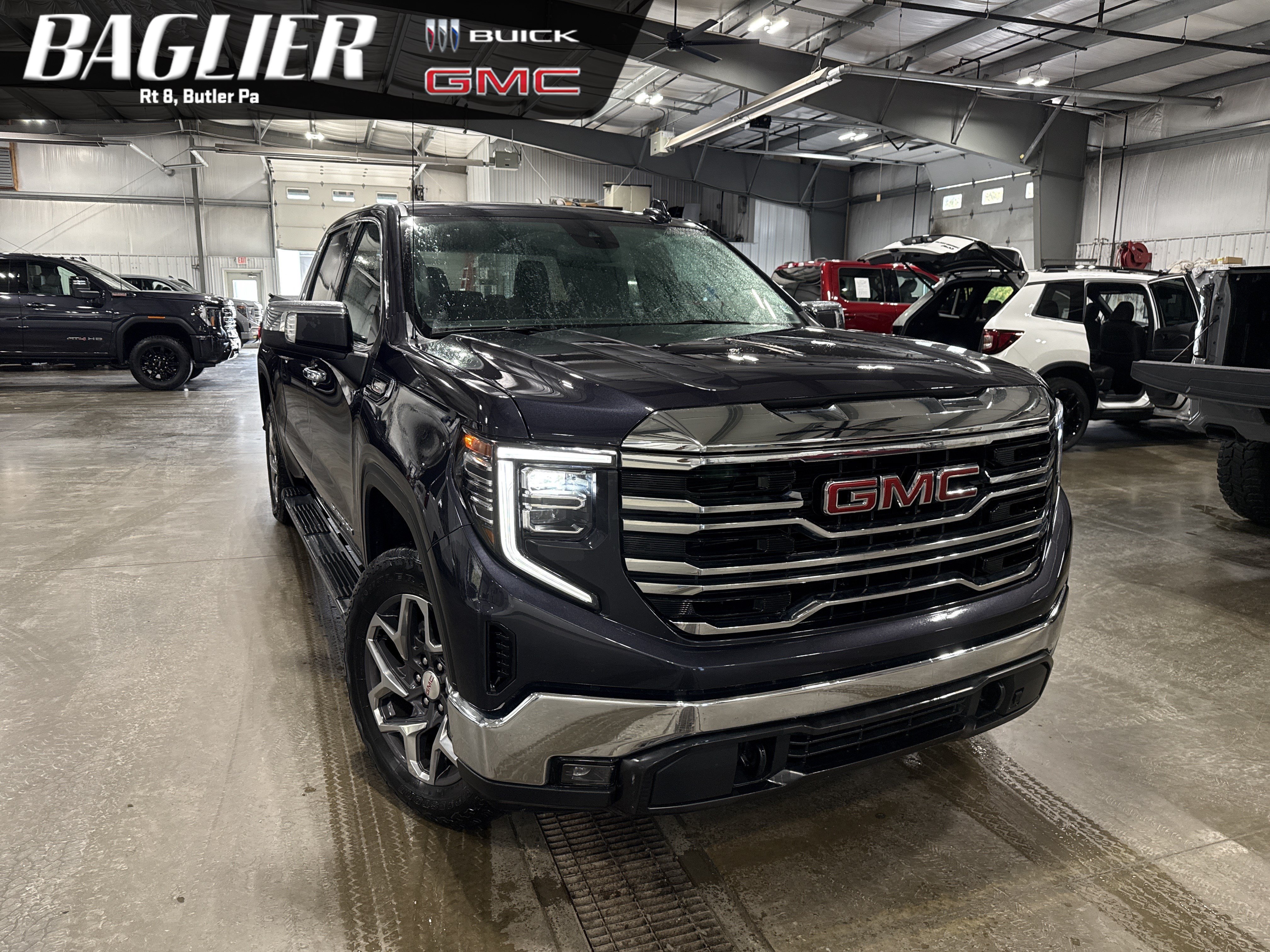 Used 2022 GMC Sierra 1500 SLT w/ SLT Premium Package AWD/4WD image 1