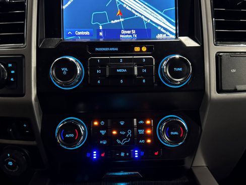 Used 2020 Ford F250 Lariat w/ Lariat Value Package image 29