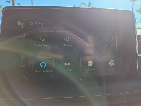 Used 2024 GMC Yukon XL SLT image 12