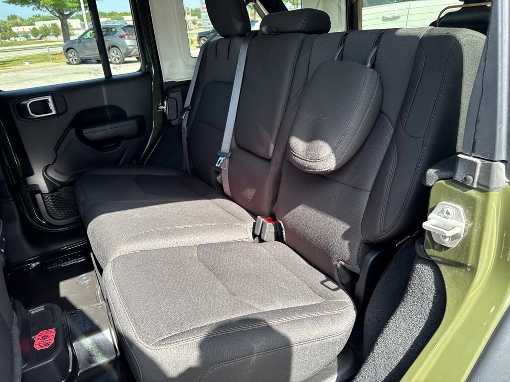 Used 2023 Jeep Wrangler Unlimited AWD/4WD image 16