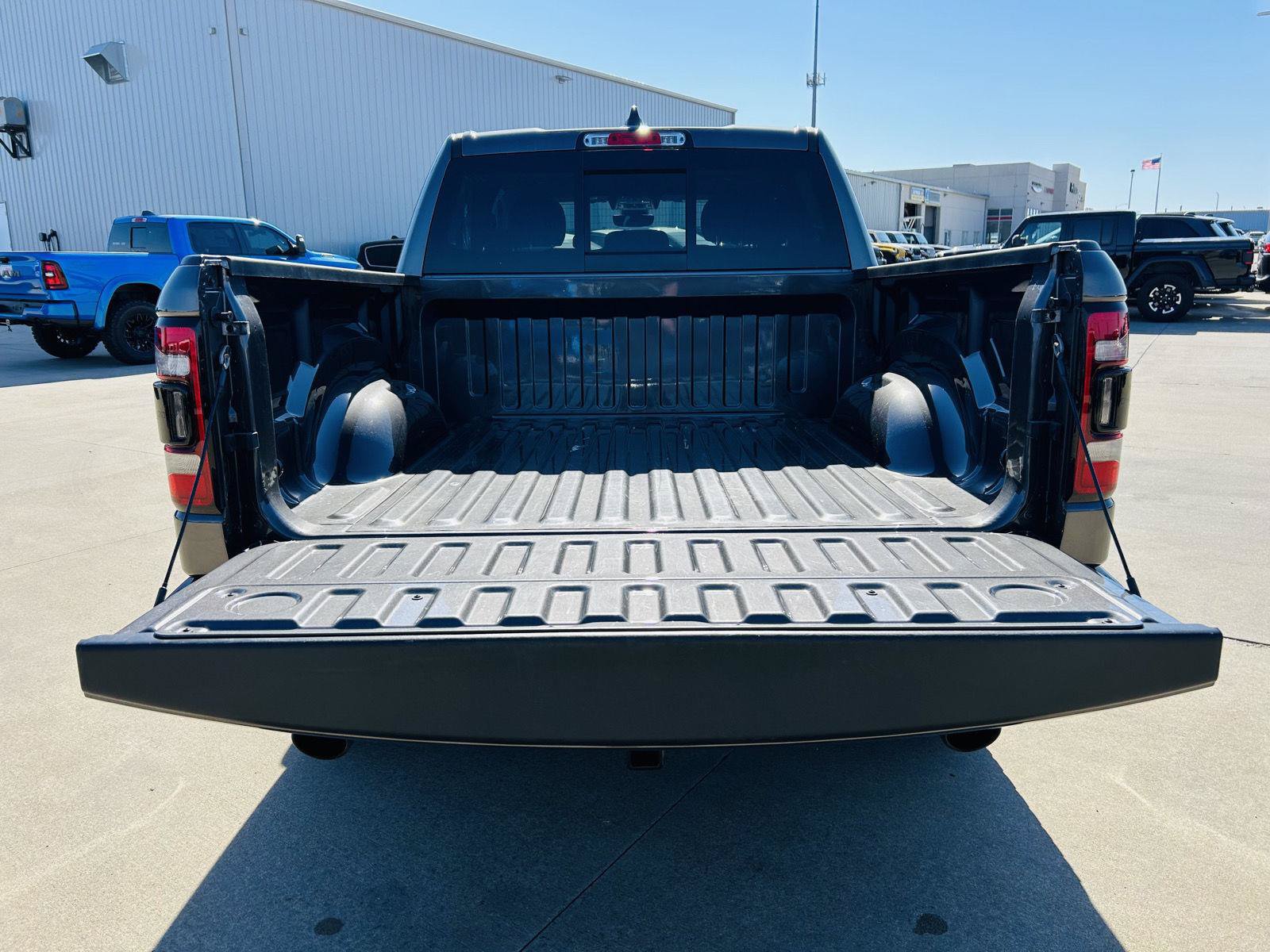 Used 2023 RAM 1500 Big Horn AWD/4WD image 28