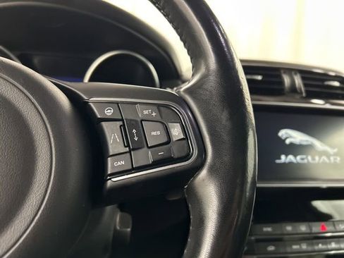 Used 2019 Jaguar F-PACE Premium AWD/4WD image 10