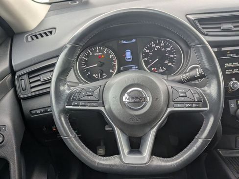 Used 2017 Nissan Rogue SV w/ Sun & Sound Touring Package image 12