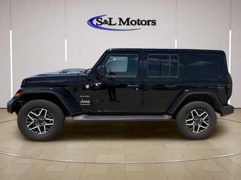 Used 2024 Jeep Wrangler Unlimited Sahara AWD/4WD image 4
