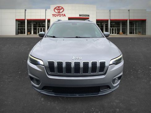 Used 2019 Jeep Cherokee Latitude w/ Popular Appearance Group FWD image 2