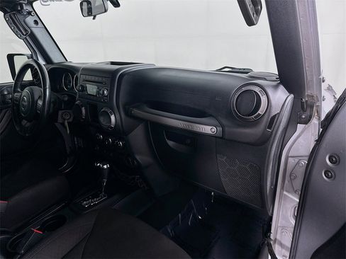 Used 2018 Jeep Wrangler Unlimited Sport w/ Connectivity Group image 30