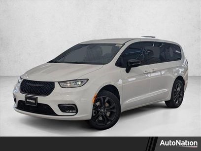 New 2026 Chrysler Pacifica Select