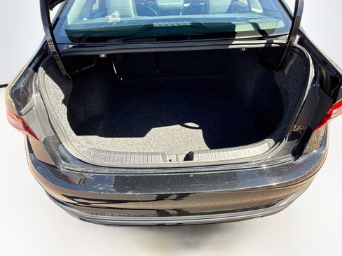 Used 2025 Volkswagen Jetta SE FWD image 28