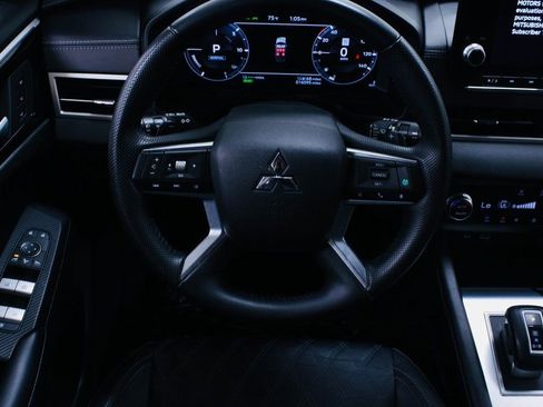 Used 2024 Mitsubishi Outlander SEL image 14