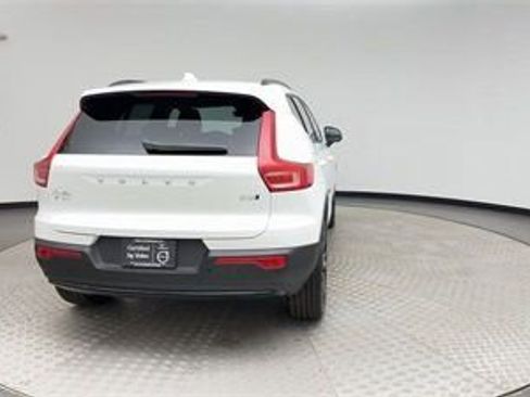 Certified 2025 Volvo XC40 B5 Plus w/ Protection Package Premier image 3