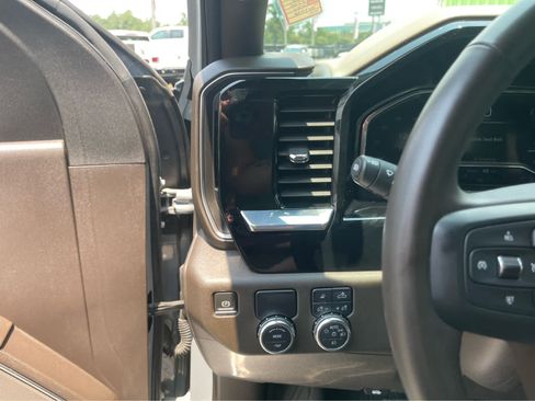 Used 2024 GMC Sierra 2500 SLT w/ SLT Premium Package RWD image 13