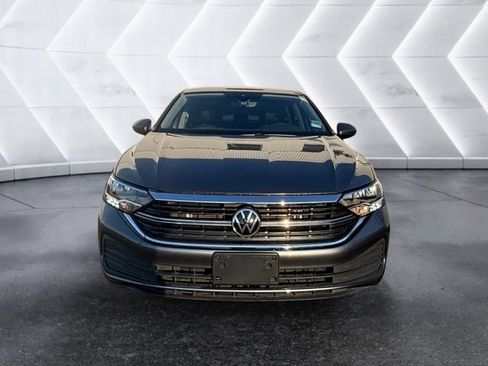 Certified 2022 Volkswagen Jetta SE image 2