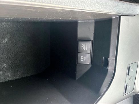 Used 2022 Toyota Camry XLE w/ Cold Weather Package FWD image 16