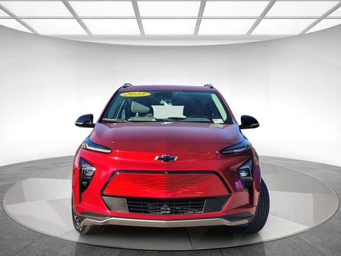 Used 2023 Chevrolet Bolt EUV Premier w/ Sun & Sound Package image 2