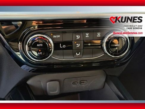 Used 2025 Chevrolet Trax LT FWD image 29