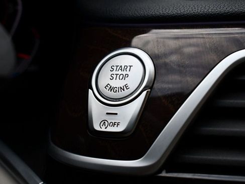 Used 2022 BMW 750i xDrive 750i xDrive w/ M Sport Package image 35