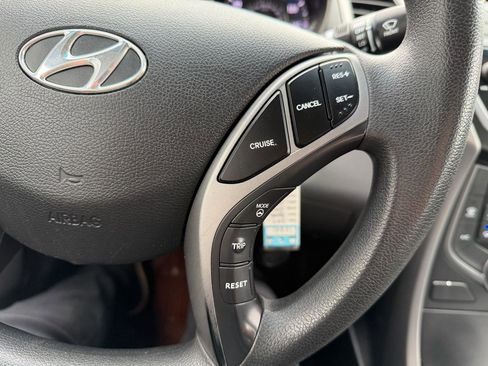 Used 2014 Hyundai Elantra SE image 23