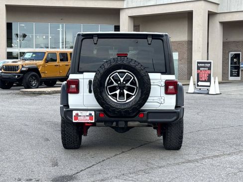 Used 2025 Jeep Wrangler Unlimited Rubicon AWD/4WD image 6