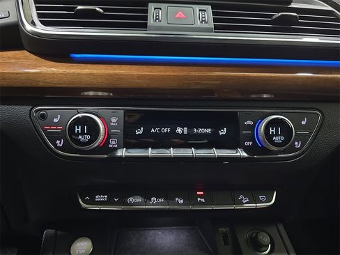 Used 2023 Audi Q5 2.0T Prestige w/ Prestige Package image 24