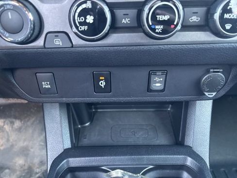 Used 2017 Toyota Tacoma TRD Off-Road w/ Tow Package image 28