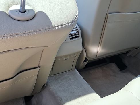 Used 2010 Mercedes-Benz E 350 4MATIC Sedan image 11