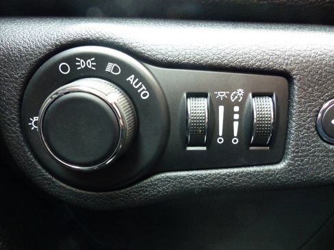 Used 2016 Chrysler 200 Limited w/ Convenience Group image 22