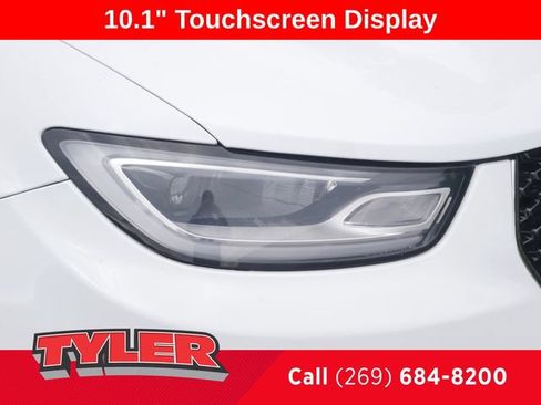 Used 2023 Chrysler Pacifica Touring-L FWD image 10