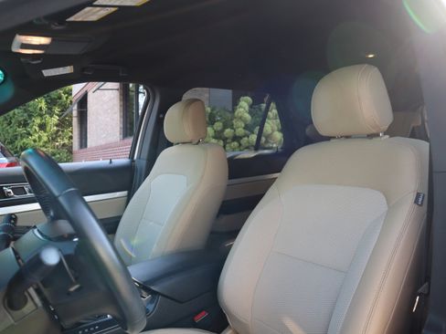 Used 2017 Ford Explorer XLT FWD image 19