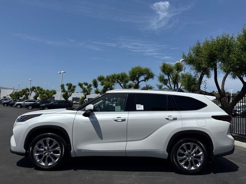 New 2026 Toyota Highlander Limited image 4
