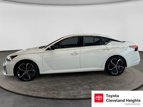 Used 2024 Nissan Altima 2.5 SR FWD image 8