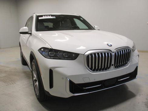 Certified 2024 BMW X5 xDrive40i w/ Premium Package AWD/4WD image 14